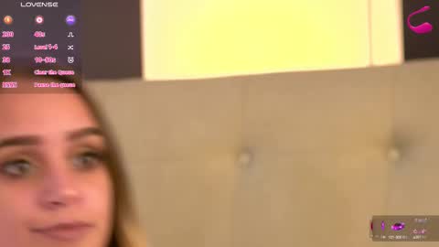 Snapshot of celine_petite chatting on 20, 9, 2025 Celine Petite online show from 20, 9, 2025