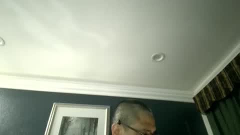 Snapshot of ch383331986 chatting on 18, 10, 2025 HAHA online show from 18, 10, 2025