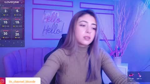 Snapshot of channel_blonde_a chatting on 4, 1, 2025 channel_blonde_a online show from 4, 1, 2025