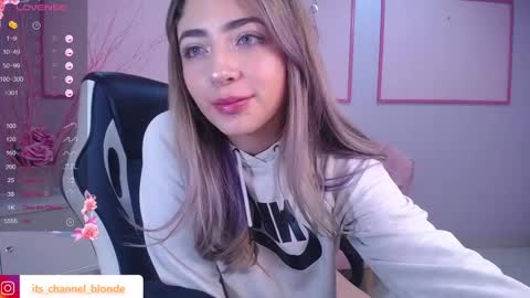 Snapshot of channel_blonde_a chatting on 3, 2, 2025 channel_blonde_a online show from 3, 2, 2025