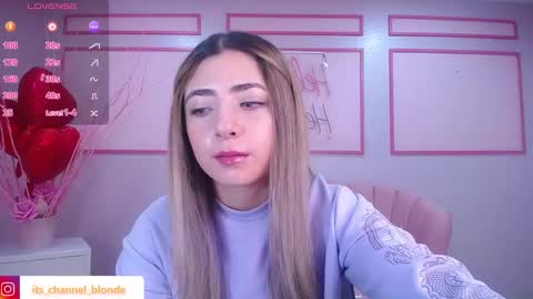 Snapshot of channel_blonde_a chatting on 11, 2, 2025 channel_blonde_a online show from 11, 2, 2025