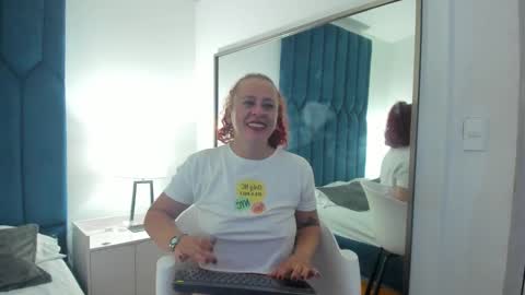 Snapshot of channelfox__ chatting on 19, 12, 2024 Channelfox online show from 19, 12, 2024