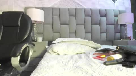 Snapshot of channelwhite_ chatting on 10, 9, 2025 Channel online show from 10, 9, 2025