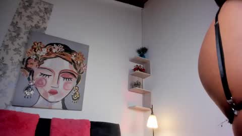 Snapshot of chantall_smith chatting on 8, 3, 2025 online show from 8, 3, 2025