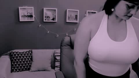 Snapshot of chantallovely chatting on 7, 12, 2024 The Queen online show from 7, 12, 2024