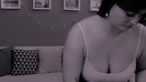 Snapshot of chantallovely chatting on 22, 12, 2024 The Queen online show from 22, 12, 2024