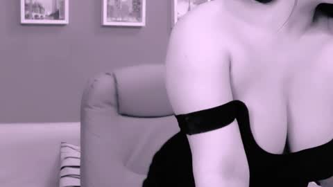 Snapshot of chantallovely chatting on 1, 3, 2025 The Queen online show from 1, 3, 2025