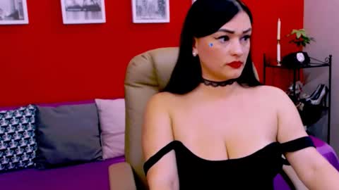 Snapshot of chantallovely chatting on 14, 11, 2025 The Queen online show from 14, 11, 2025