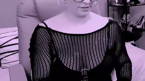 Snapshot of chantallovely chatting on 23, 11, 2025 The Queen online show from 23, 11, 2025