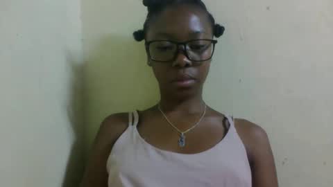 Snapshot of chariola0101 chatting on 21, 10, 2025 chariola0101 online show from 21, 10, 2025