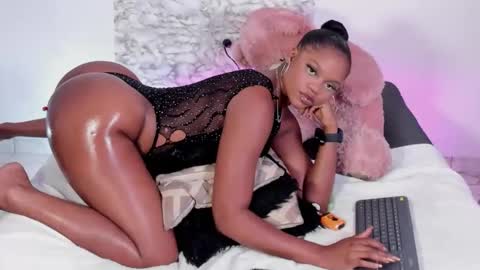 Snapshot of charis_hill chatting on 6, 5, 2026 charis_hill online show from 6, 5, 2026