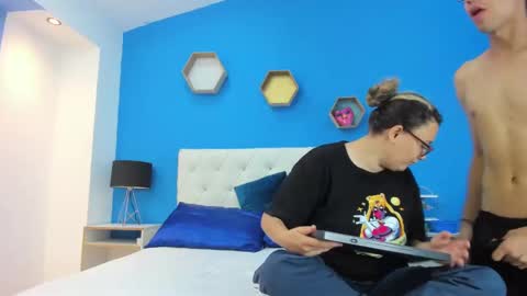 Charles y Elara online show from 23, 1, 2025