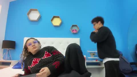 Charles y Elara online show from 1, 2, 2025