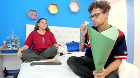 Charles y Elara online show from 8, 3, 2025