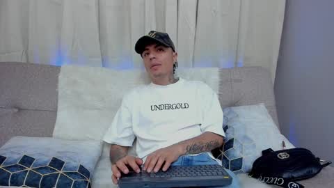 charlie_foxie online show from 6, 4, 2026