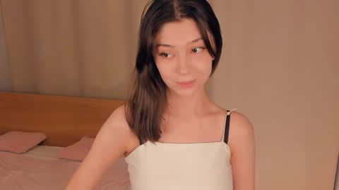 Snapshot of charlinepiker chatting on 19, 4, 2026 Yumi online show from 19, 4, 2026