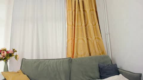 Snapshot of charlinepiker chatting on 22, 4, 2026 Yumi online show from 22, 4, 2026