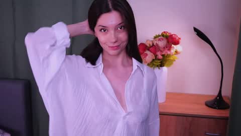 Snapshot of charlinepiker chatting on 29, 5, 2026 Yumi online show from 29, 5, 2026