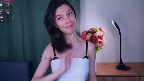Snapshot of charlinepiker chatting on 1, 6, 2026 Yumi online show from 1, 6, 2026