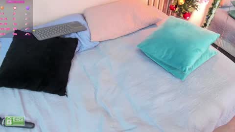 Snapshot of charloottee_1 chatting on 29, 12, 2024 Char 3  Lets go for the 100 Thumb-Up   online show from 29, 12, 2024