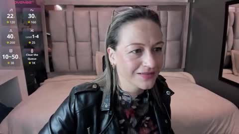 Charlot milf online show from 3, 10, 2025