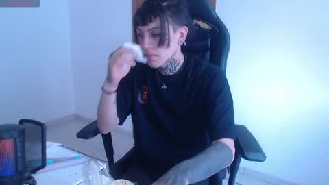 Snapshot of charlotbelucci_ chatting on 7, 10, 2025 Ale punky online show from 7, 10, 2025