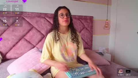 Snapshot of charlote__miller chatting on 26, 2, 2025 You honey online show from 26, 2, 2025