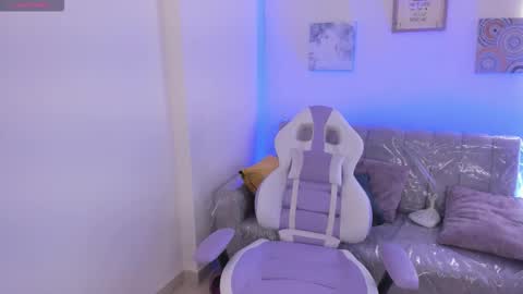    online show from 21, 10, 2025