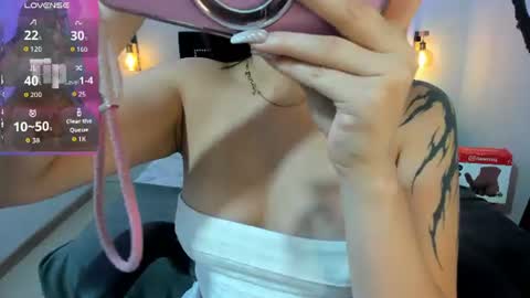 Snapshot of charlotte__benett chatting on 26, 6, 2026 Charlotte online show from 26, 6, 2026