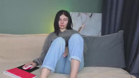 Snapshot of charlotte_daly chatting on 25, 9, 2025 Charlotte online show from 25, 9, 2025