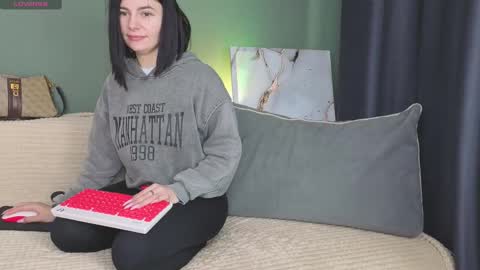 Snapshot of charlotte_daly chatting on 3, 10, 2025 Charlotte online show from 3, 10, 2025