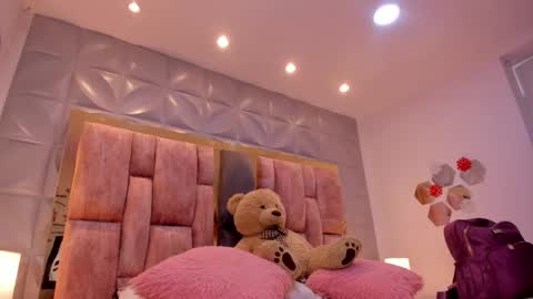 Snapshot of charlotte_icee chatting on 6, 6, 2026 Charlotte Icee online show from 6, 6, 2026