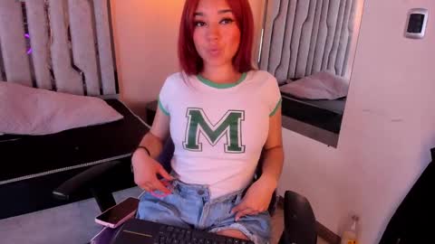 Snapshot of charlotte_jones24 chatting on 23, 12, 2024 Charlotte Jones online show from 23, 12, 2024