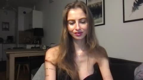 Snapshot of charlotte_roche chatting on 6, 10, 2025 Charlotte Roche online show from 6, 10, 2025