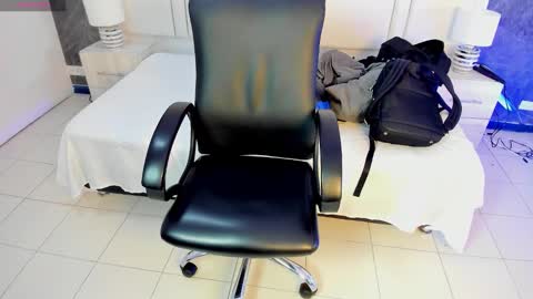 Charlotte  Everyday From 0700 to 1300 Col Time online show from 28, 2, 2026