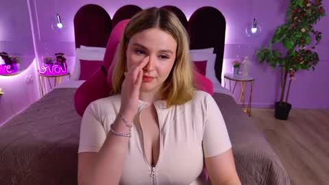 charlotteatwood online show from 22, 5, 2026