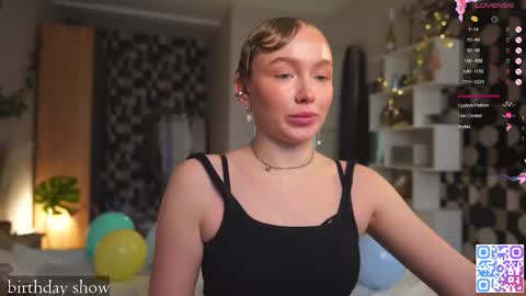 Snapshot of charming_daisy chatting on 18, 11, 2025 my fansly Charming daisy My Wishlist for new toys online show from 18, 11, 2025