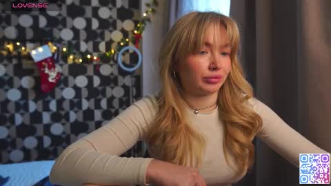 Snapshot of charming_daisy chatting on 14, 12, 2025 my fansly Charming daisy My Wishlist for new toys online show from 14, 12, 2025