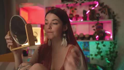 Snapshot of charmings_054 chatting on 19, 2, 2025 Belle and Miley online show from 19, 2, 2025