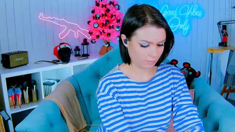 Snapshot of chaturkaterina chatting on 4, 1, 2025 Miss Harmony online show from 4, 1, 2025