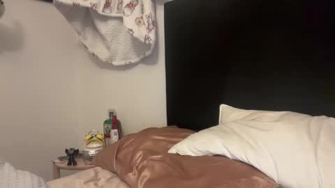 Snapshot of chazdazle chatting on 5, 11, 2025 Chaz online show from 5, 11, 2025