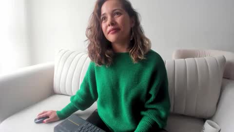 Regina Phalange online show from 6, 3, 2025