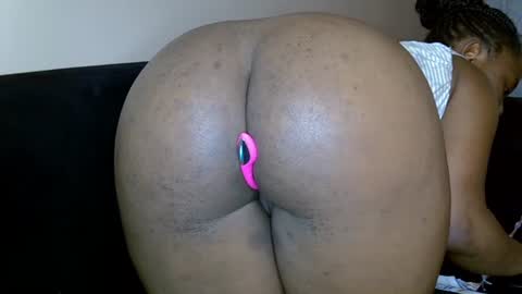 Snapshot of cheeky_charms chatting on 28, 6, 2026 cheeky_charms online show from 28, 6, 2026