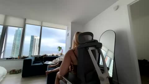 Snapshot of chellybear101 chatting on 13, 7, 2026 chellybear101 online show from 13, 7, 2026