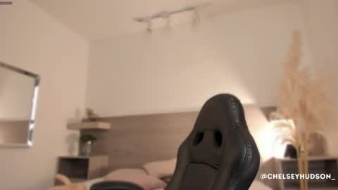 chelsey_hudson online show from 23, 9, 2025