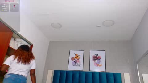 Snapshot of cheneelllorens chatting on 21, 1, 2025 online show from 21, 1, 2025