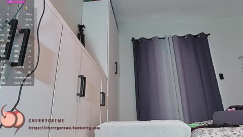 Snapshot of cherrycreme chatting on 10, 9, 2025 Cherry online show from 10, 9, 2025