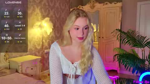 Snapshot of cherryhello chatting on 18, 9, 2025 Mila online show from 18, 9, 2025
