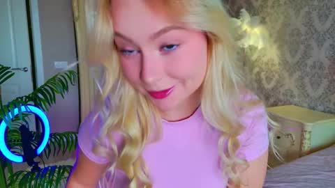 Snapshot of cherryhello chatting on 20, 9, 2025 Mila online show from 20, 9, 2025