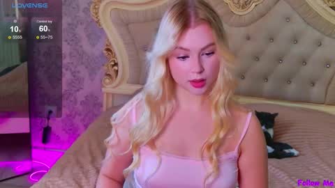 Snapshot of cherryhello chatting on 4, 10, 2025 Mila online show from 4, 10, 2025